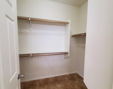 8458 E Edgewood Avenue - Photo Thumbnail 8