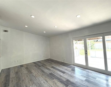 4718 Bethany Drive - Photo Thumbnail 3