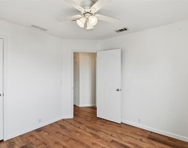 2620 Ezekial Way - Photo Thumbnail 16