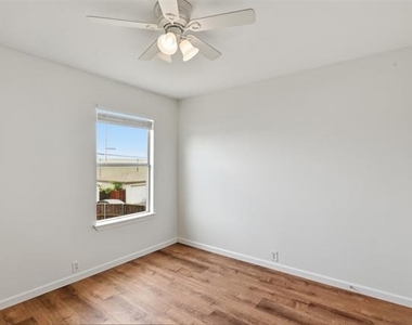 2620 Ezekial Way - Photo Thumbnail 15