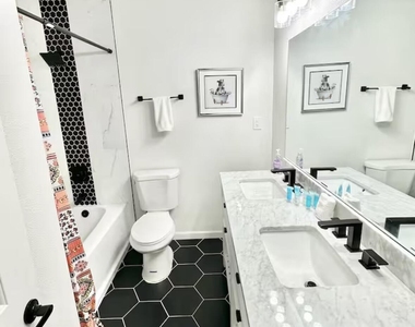 8232 E Granada Road - Photo Thumbnail 7