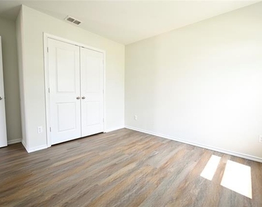 260 Old Wichita Trail - Photo Thumbnail 4