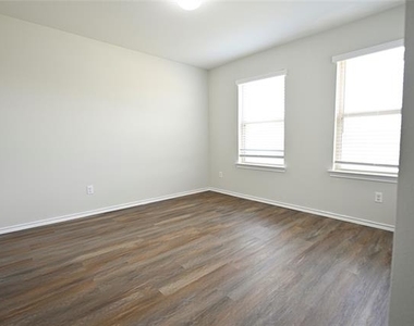 260 Old Wichita Trail - Photo Thumbnail 3