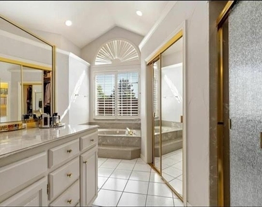 1800 Sacramento Terrace - Photo Thumbnail 8