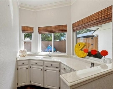 1800 Sacramento Terrace - Photo Thumbnail 6