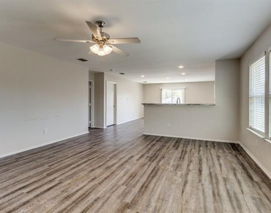 1721 Southridge Lane - Photo Thumbnail 5