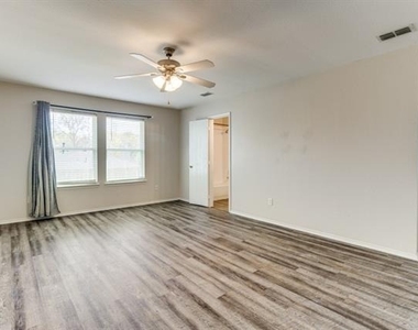 1721 Southridge Lane - Photo Thumbnail 12