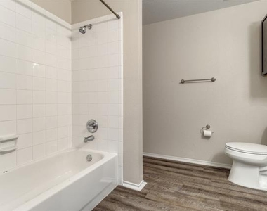 1721 Southridge Lane - Photo Thumbnail 15