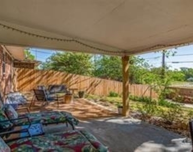 204 Ross Avenue - Photo Thumbnail 14