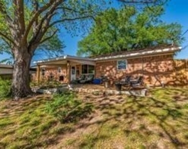 204 Ross Avenue - Photo Thumbnail 16