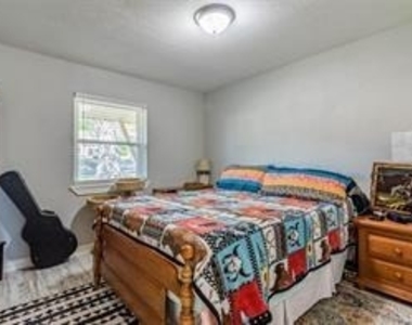 204 Ross Avenue - Photo Thumbnail 10