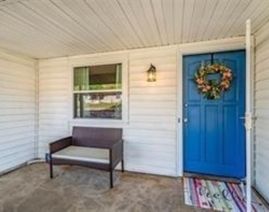 204 Ross Avenue - Photo Thumbnail 1