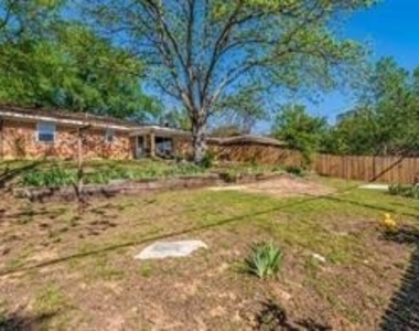 204 Ross Avenue - Photo Thumbnail 17