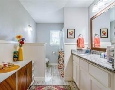 204 Ross Avenue - Photo Thumbnail 9