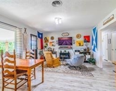 204 Ross Avenue - Photo Thumbnail 6