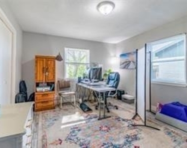204 Ross Avenue - Photo Thumbnail 11