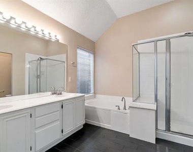 615 Lake Bridge Drive - Photo Thumbnail 15