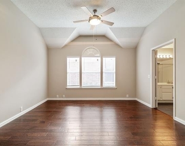 615 Lake Bridge Drive - Photo Thumbnail 12