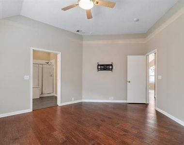 615 Lake Bridge Drive - Photo Thumbnail 13