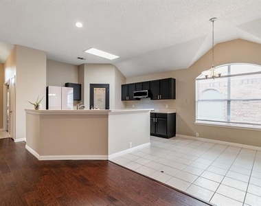 615 Lake Bridge Drive - Photo Thumbnail 9