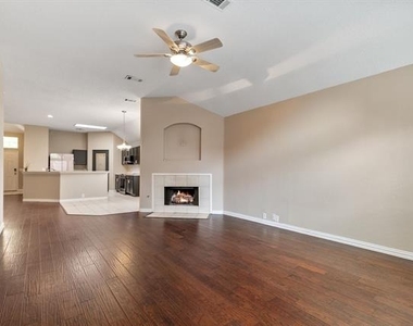 615 Lake Bridge Drive - Photo Thumbnail 4