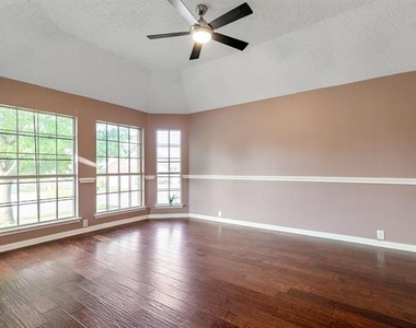 615 Lake Bridge Drive - Photo Thumbnail 11