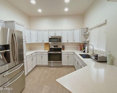 8144 W Beck Lane - Photo Thumbnail 9
