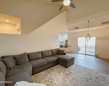 8144 W Beck Lane - Photo Thumbnail 4