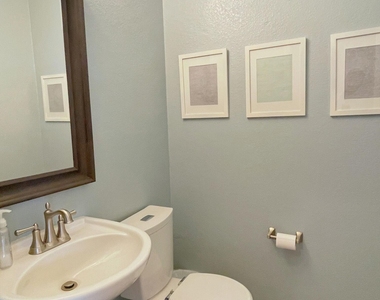 8144 W Beck Lane - Photo Thumbnail 12