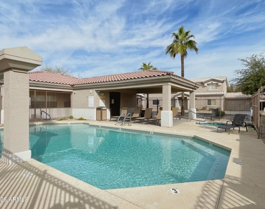 8144 W Beck Lane - Photo Thumbnail 27
