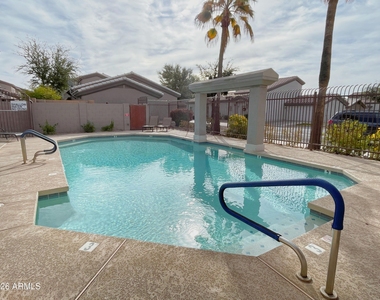 8144 W Beck Lane - Photo Thumbnail 26