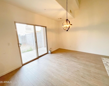 8144 W Beck Lane - Photo Thumbnail 6