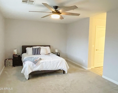 8144 W Beck Lane - Photo Thumbnail 13