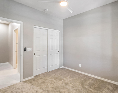17878 W Desert Wind Drive - Photo Thumbnail 6