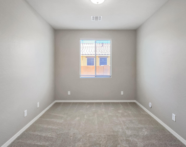17878 W Desert Wind Drive - Photo Thumbnail 13