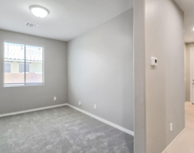 17878 W Desert Wind Drive - Photo Thumbnail 12