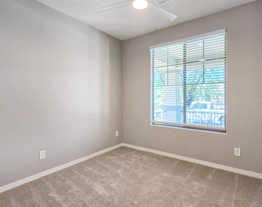 17878 W Desert Wind Drive - Photo Thumbnail 5