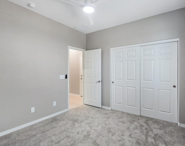 17878 W Desert Wind Drive - Photo Thumbnail 10