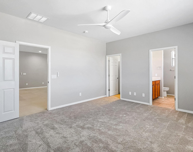 17878 W Desert Wind Drive - Photo Thumbnail 21