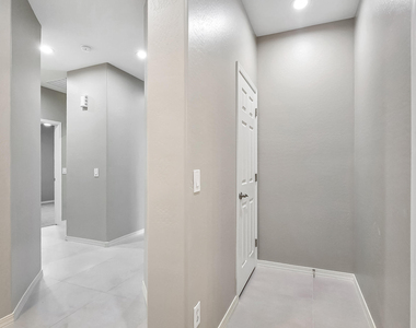 17878 W Desert Wind Drive - Photo Thumbnail 8