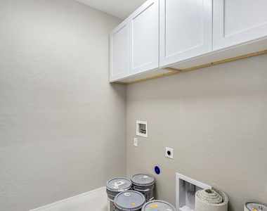 17878 W Desert Wind Drive - Photo Thumbnail 11