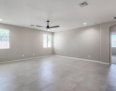 17878 W Desert Wind Drive - Photo Thumbnail 14