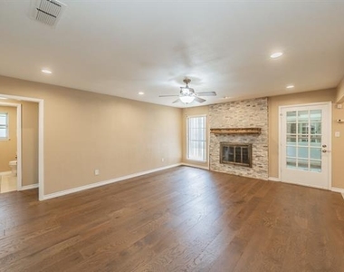 2863 Hitson Lane - Photo Thumbnail 28