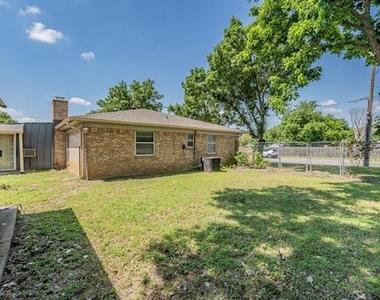 2863 Hitson Lane - Photo Thumbnail 6