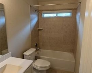 2805 Leslie Lane - Photo Thumbnail 13