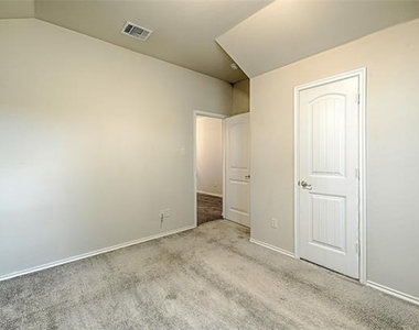 2805 Leslie Lane - Photo Thumbnail 18