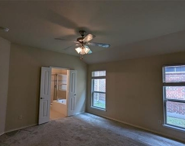2805 Leslie Lane - Photo Thumbnail 9
