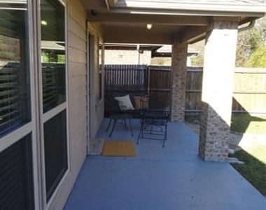 2805 Leslie Lane - Photo Thumbnail 14