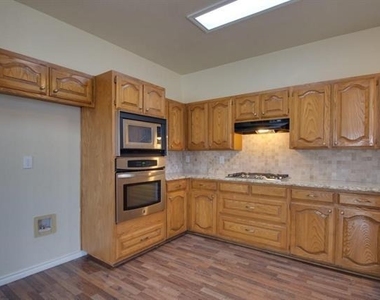 3324 Windchase Drive - Photo Thumbnail 7