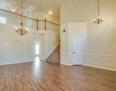 3324 Windchase Drive - Photo Thumbnail 4